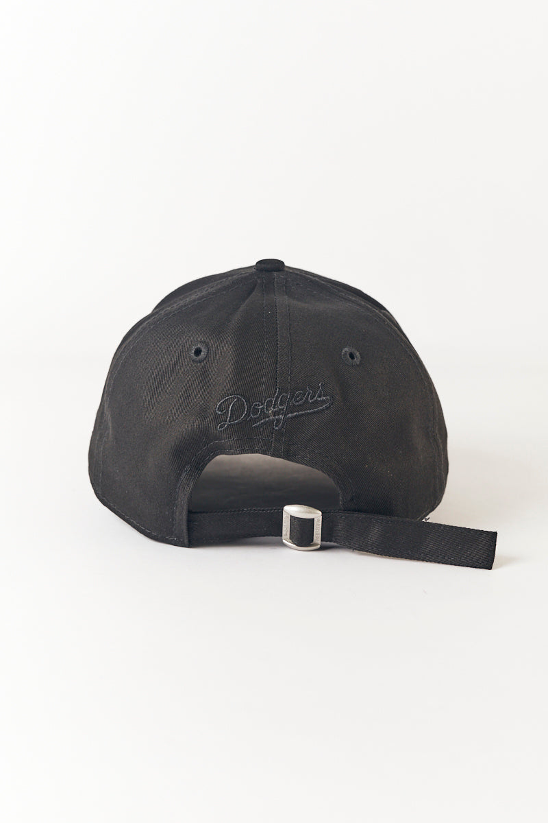 L.A. Dodgers Core 9FORTY Strapback Cap in Black/White - Mens