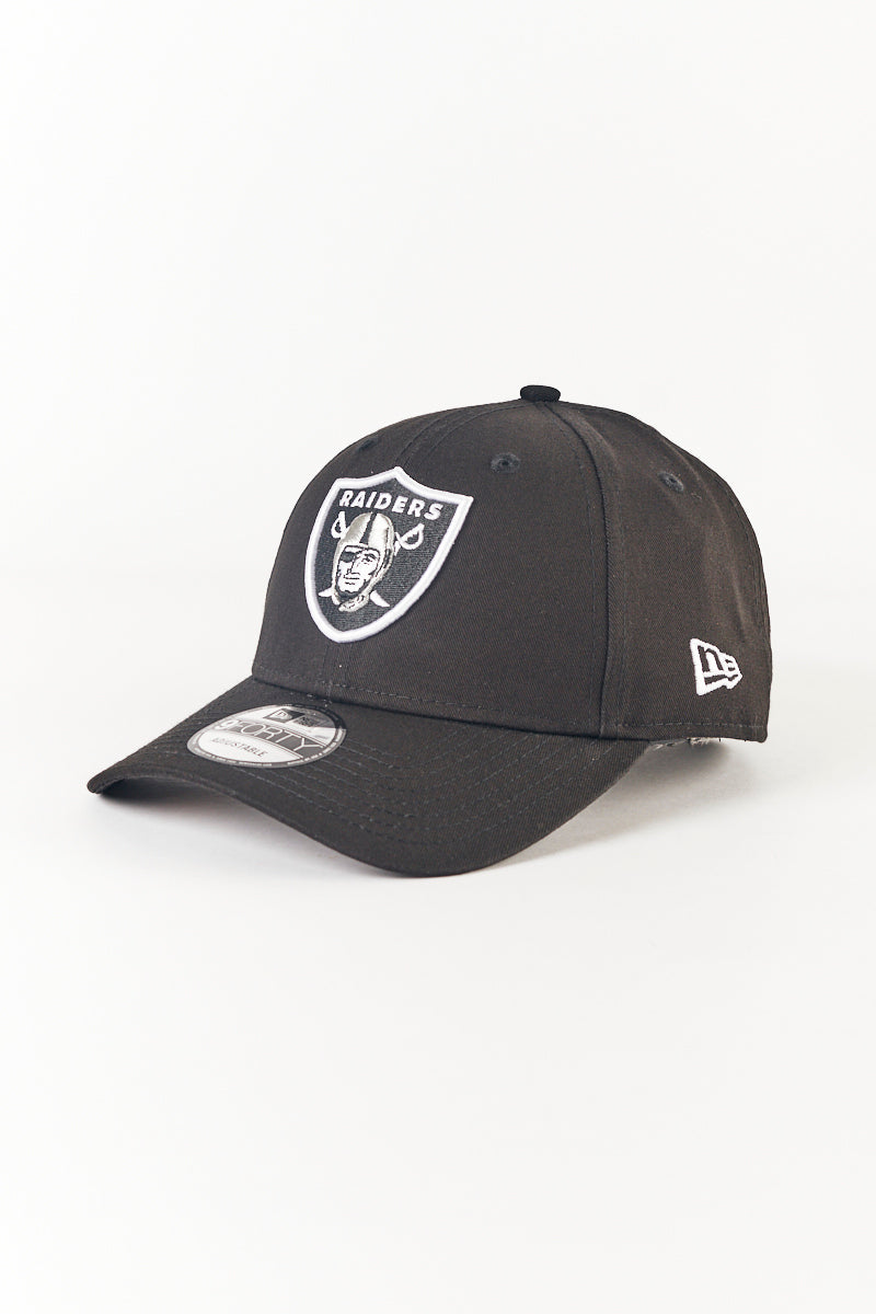 Oakland Raiders Core 9FORTY Strapback Cap in Black
