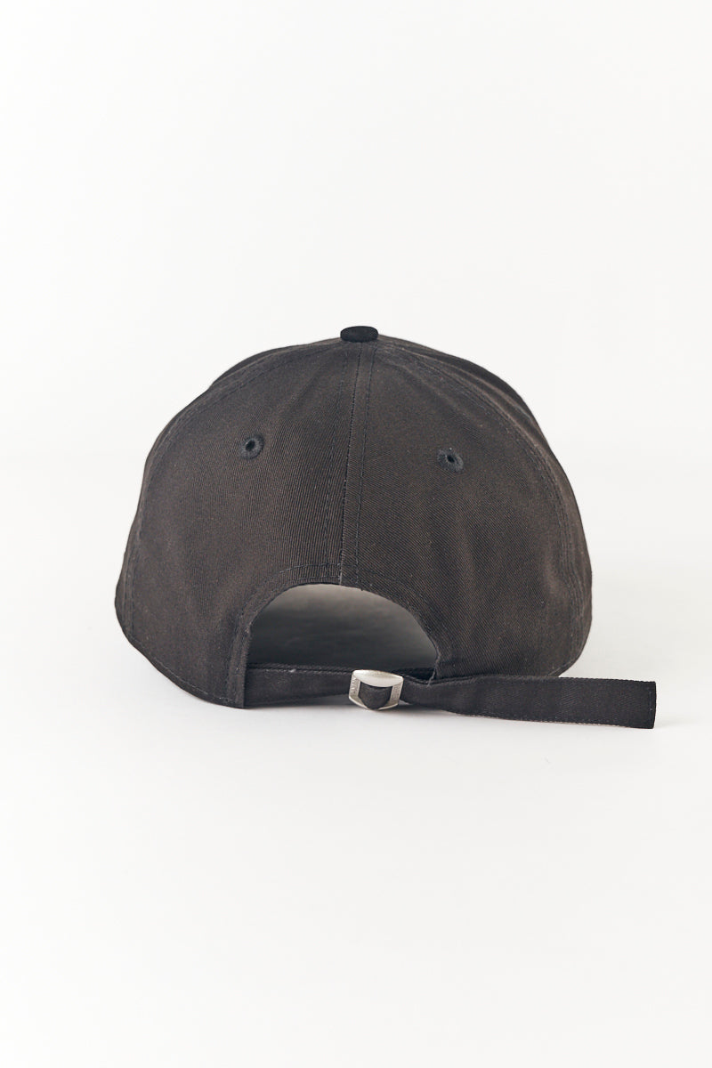 Oakland Raiders Core 9FORTY Strapback Cap in Black