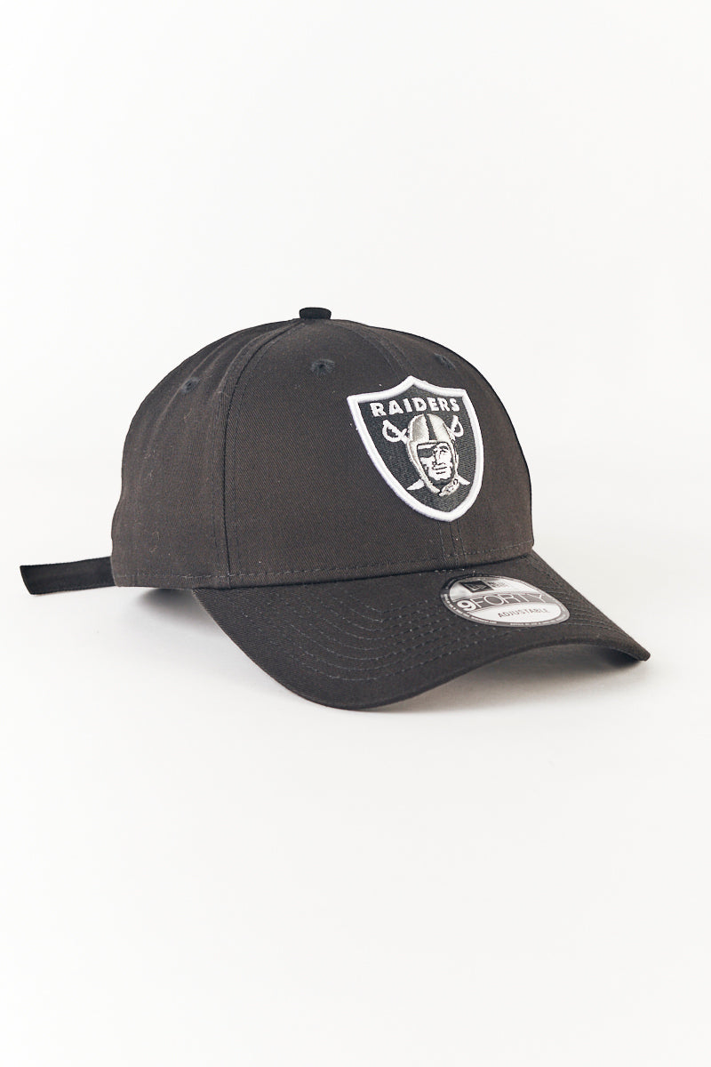 Oakland Raiders Core 9FORTY Strapback Cap in Black