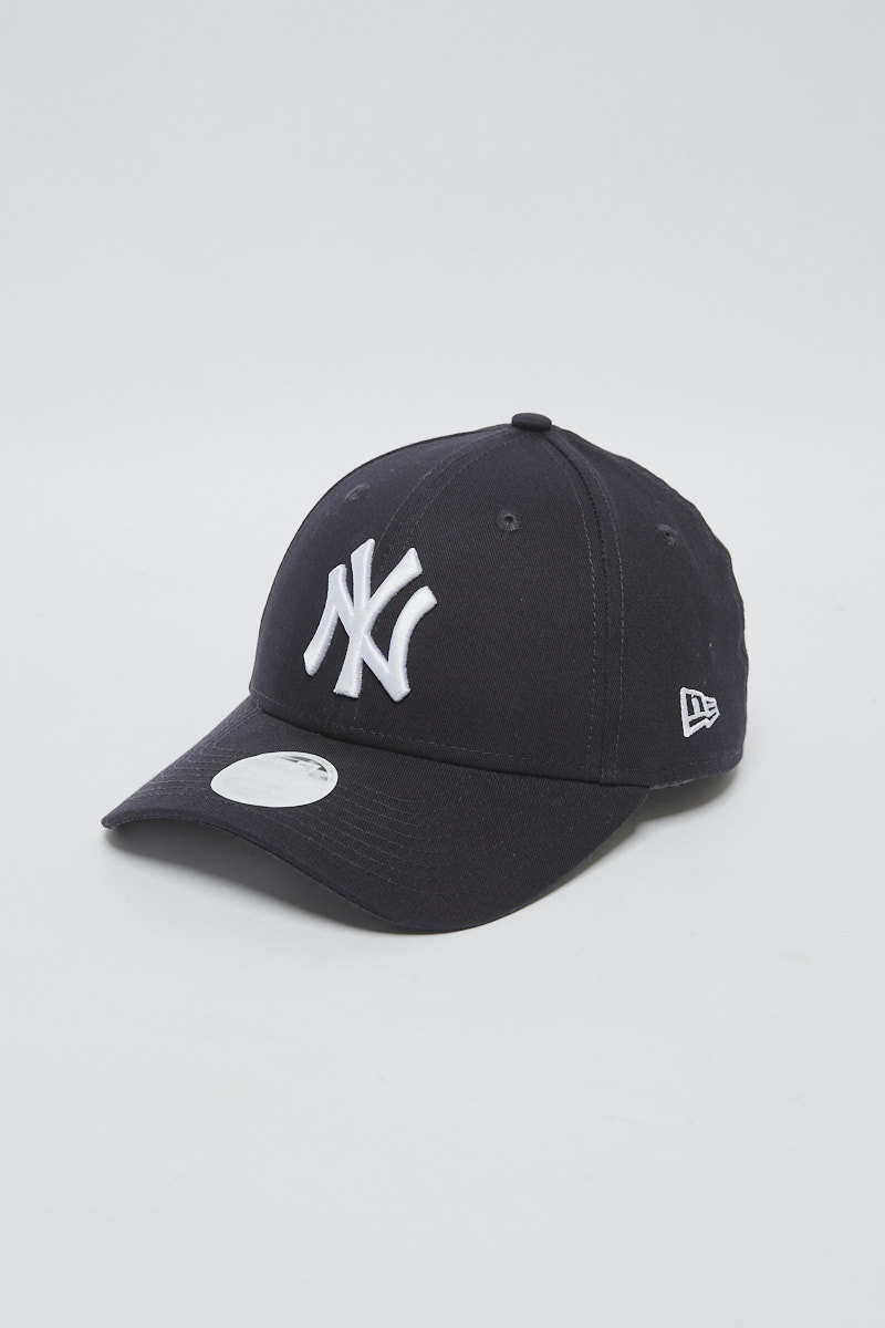 Womens - New York Yankees Core 9FORTY Strapback in Navy/White - Womens