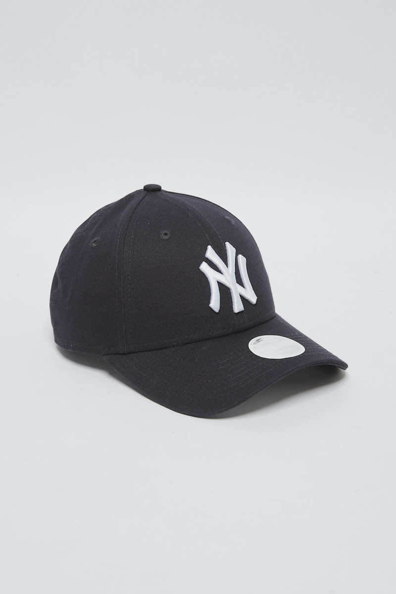 Womens - New York Yankees Core 9FORTY Strapback in Navy/White - Womens