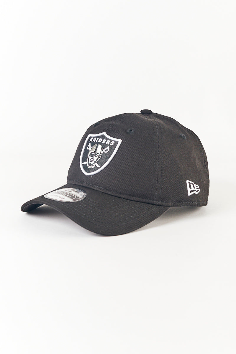 Oakland Raiders Core 9TWENTY Strapback Cap in Black/White