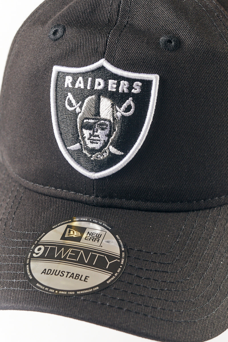 Oakland Raiders Core 9TWENTY Strapback Cap in Black/White