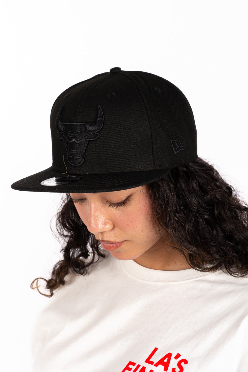 Bulls Black on Black 9Fifty Snapback - Womens