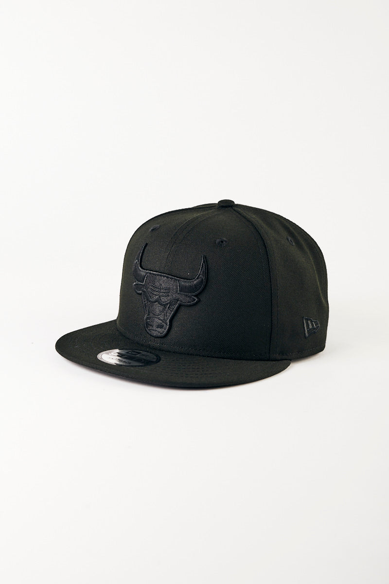 Bulls Black on Black 9Fifty Snapback - Mens