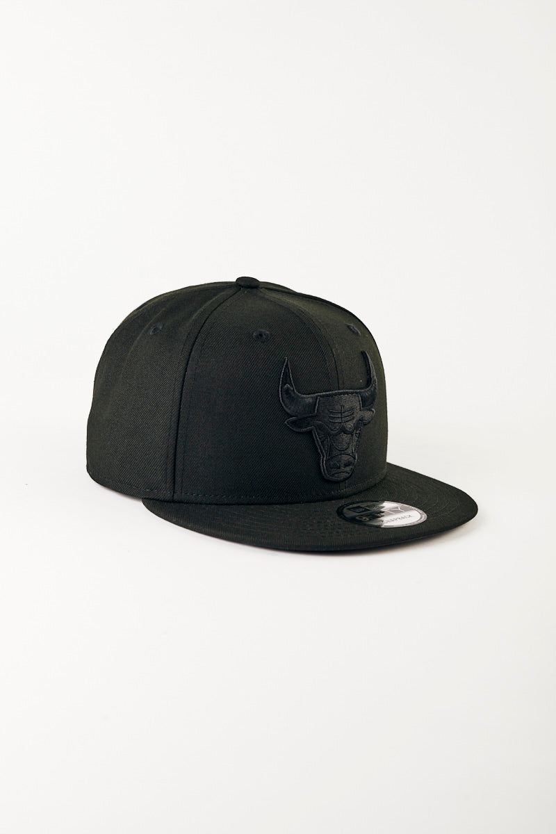 Bulls Black on Black 9Fifty Snapback - Womens