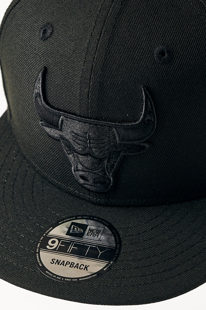 Bulls Black on Black 9Fifty Snapback - Womens