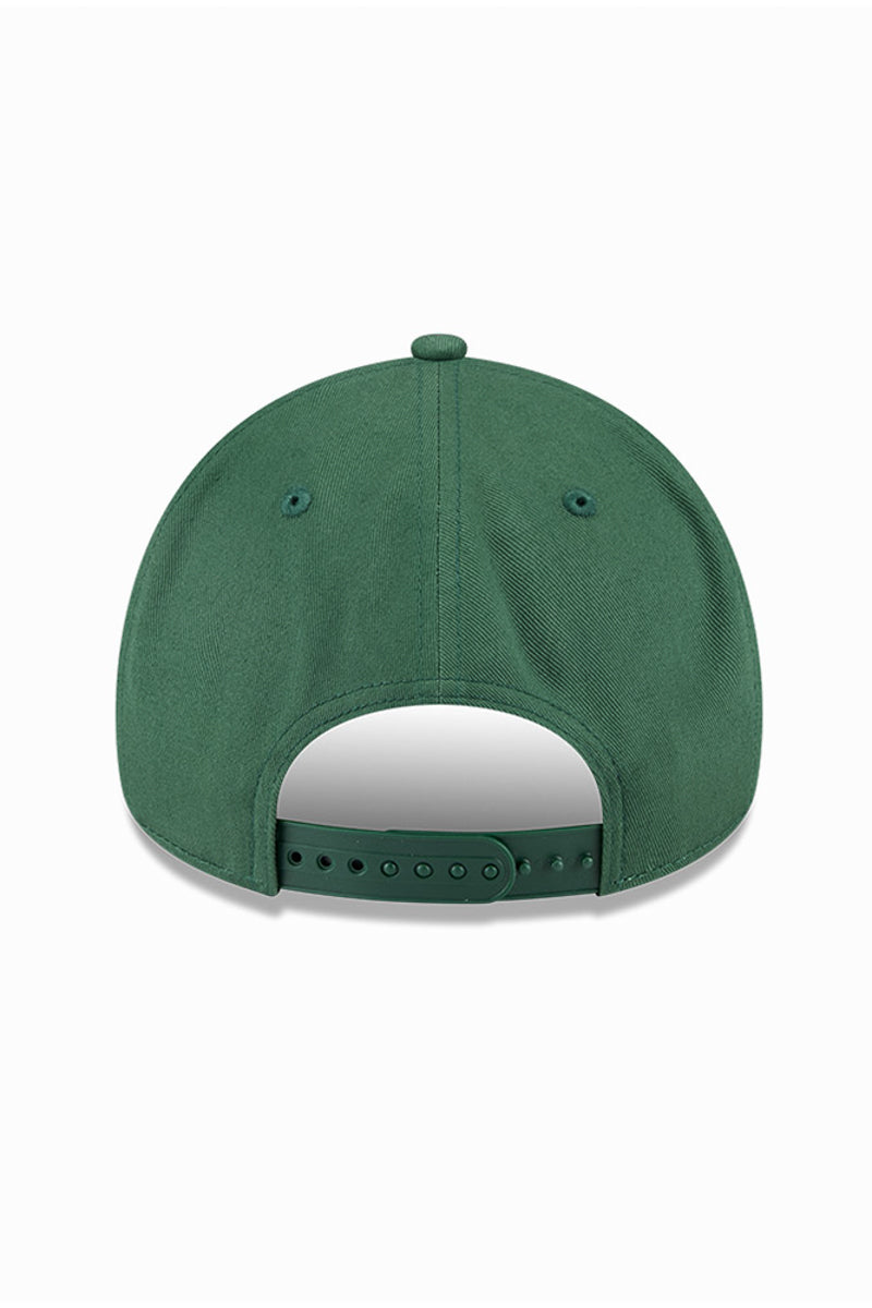 9Forty Chicago Bulls Christmas Snapback