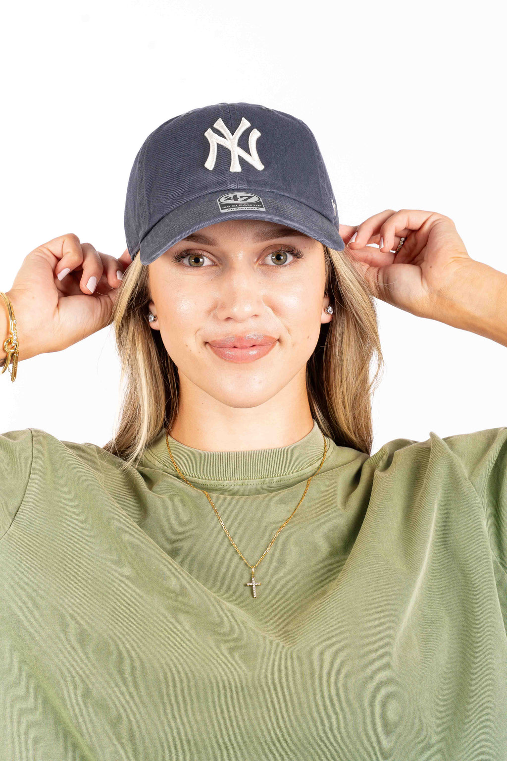 New York Yankees Vintage Clean Up Strapback Cap in Faded Navy Blue - Womens