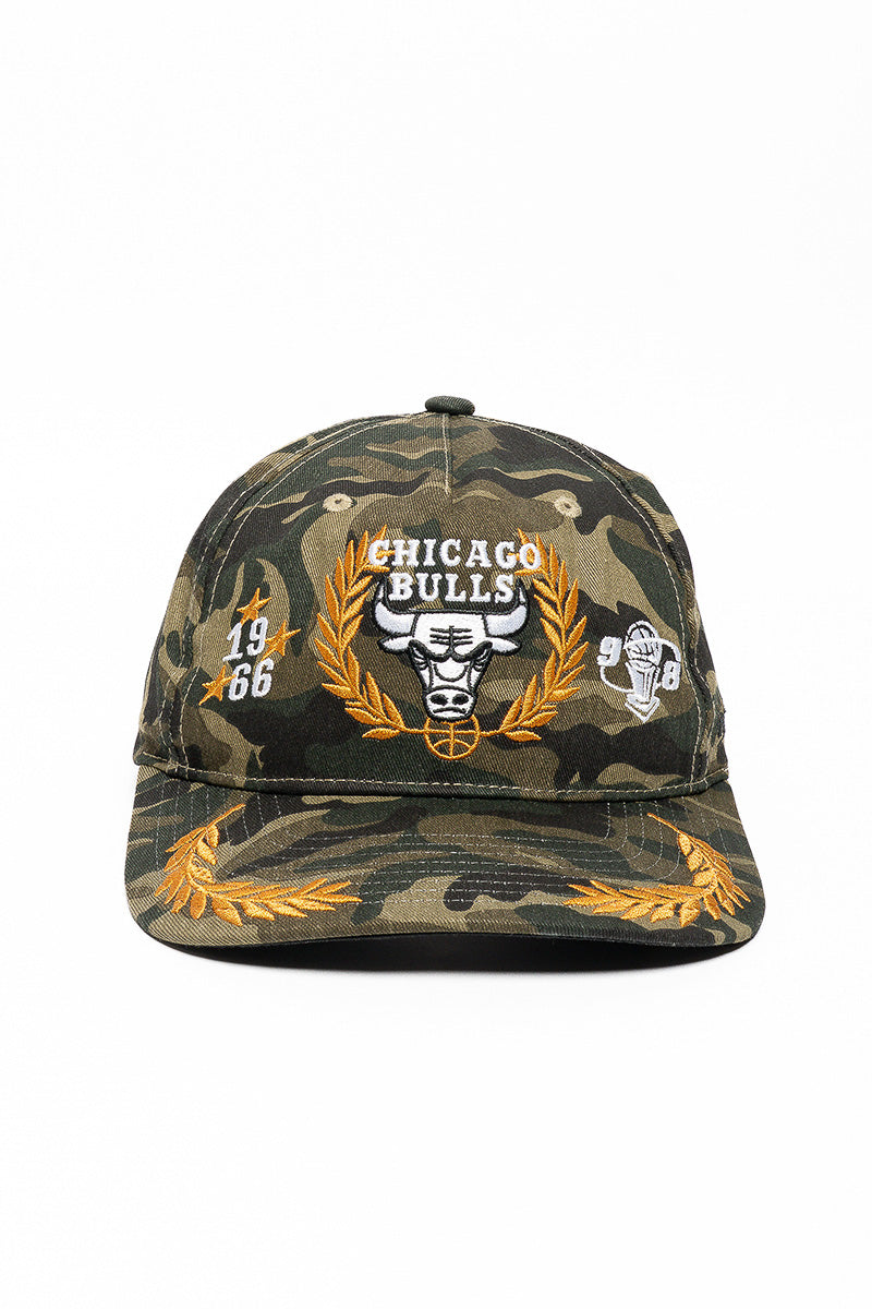 CHICAGO BULLS CAMO TEXT & STARS  CAP - Mens