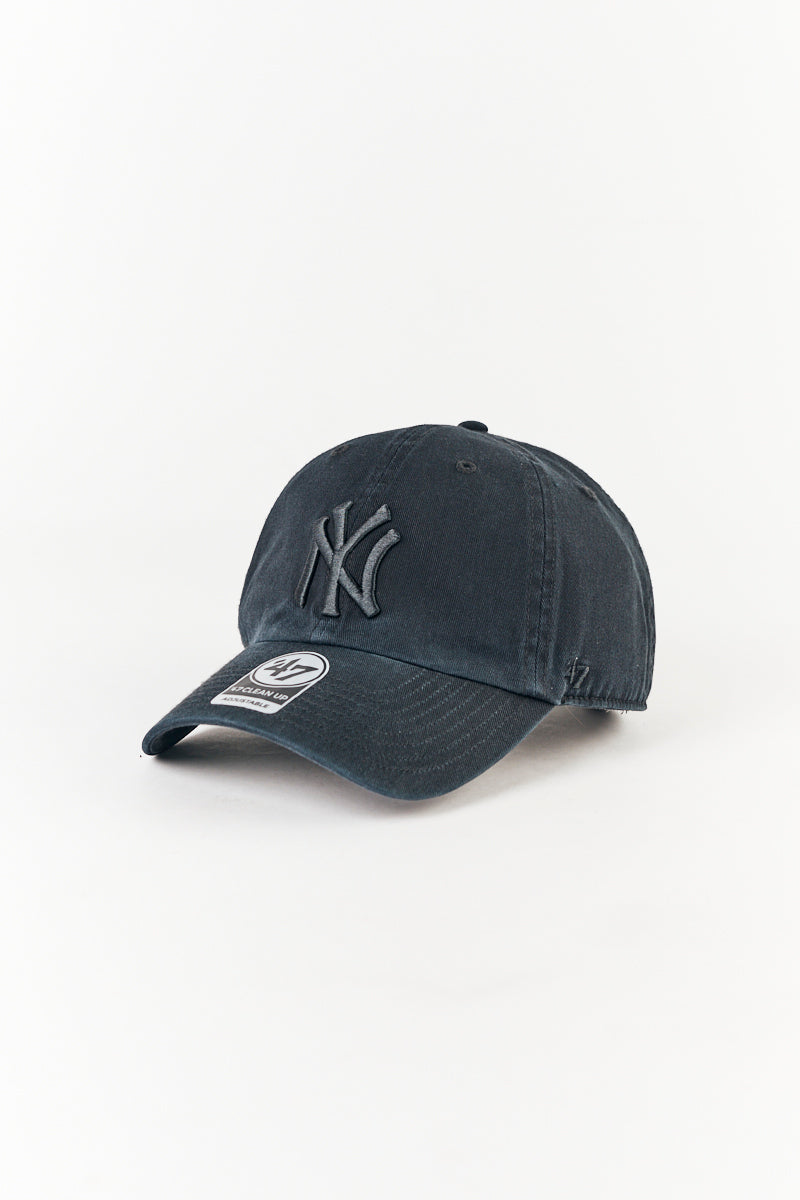 New York Yankees Washed Out Clean Up '47 Strapback Cap in Black - Mens