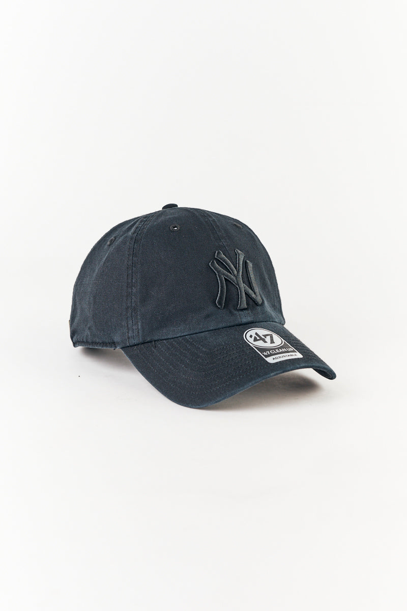 New York Yankees Washed Out Clean Up '47 Strapback Cap in Black - Mens