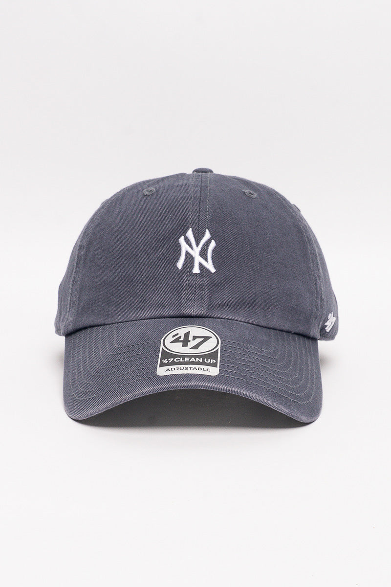 New York Yankees Base Runner Clean Up Strapback - Mens