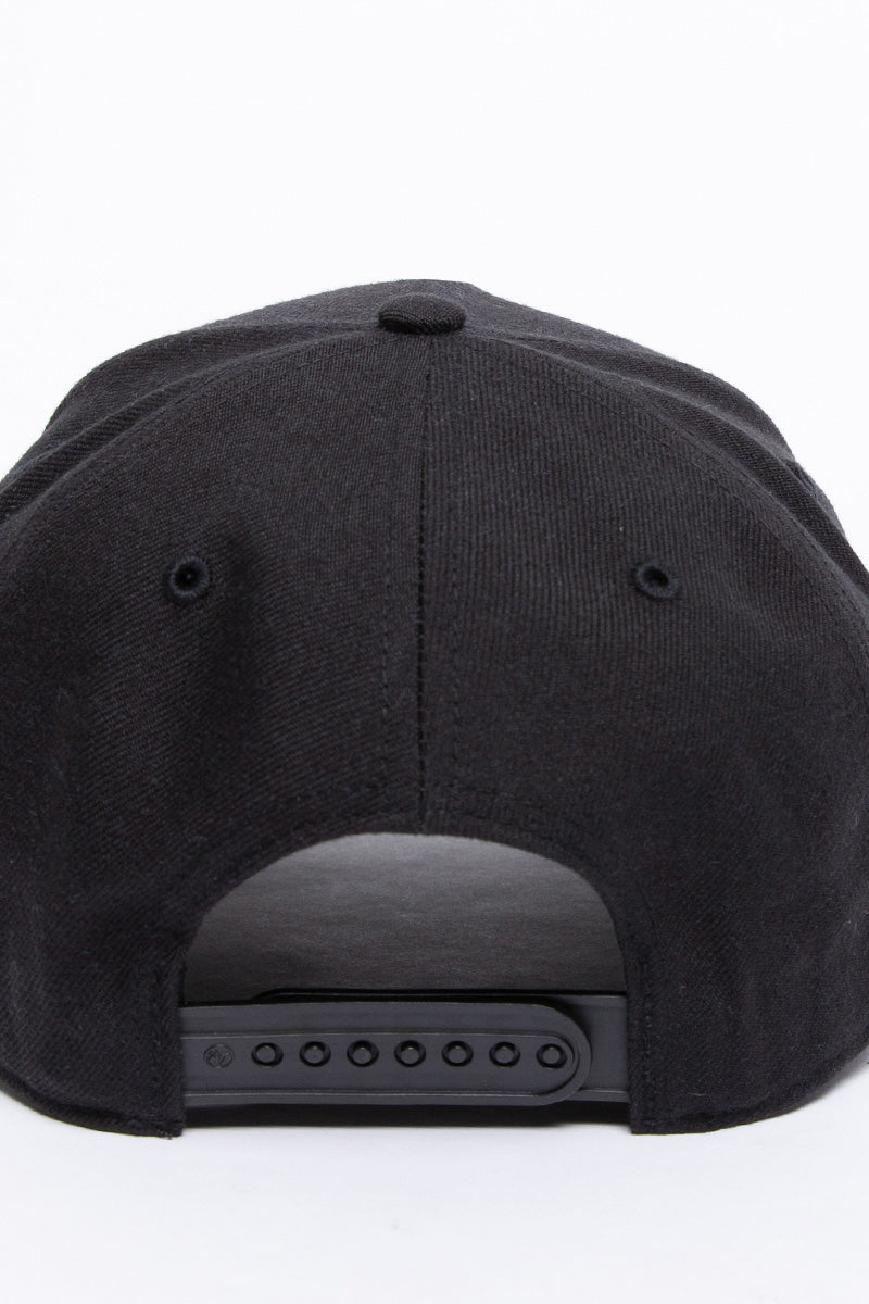 New York Yankees Core MVP Pinch Crown Snapback in Black/Black - Mens