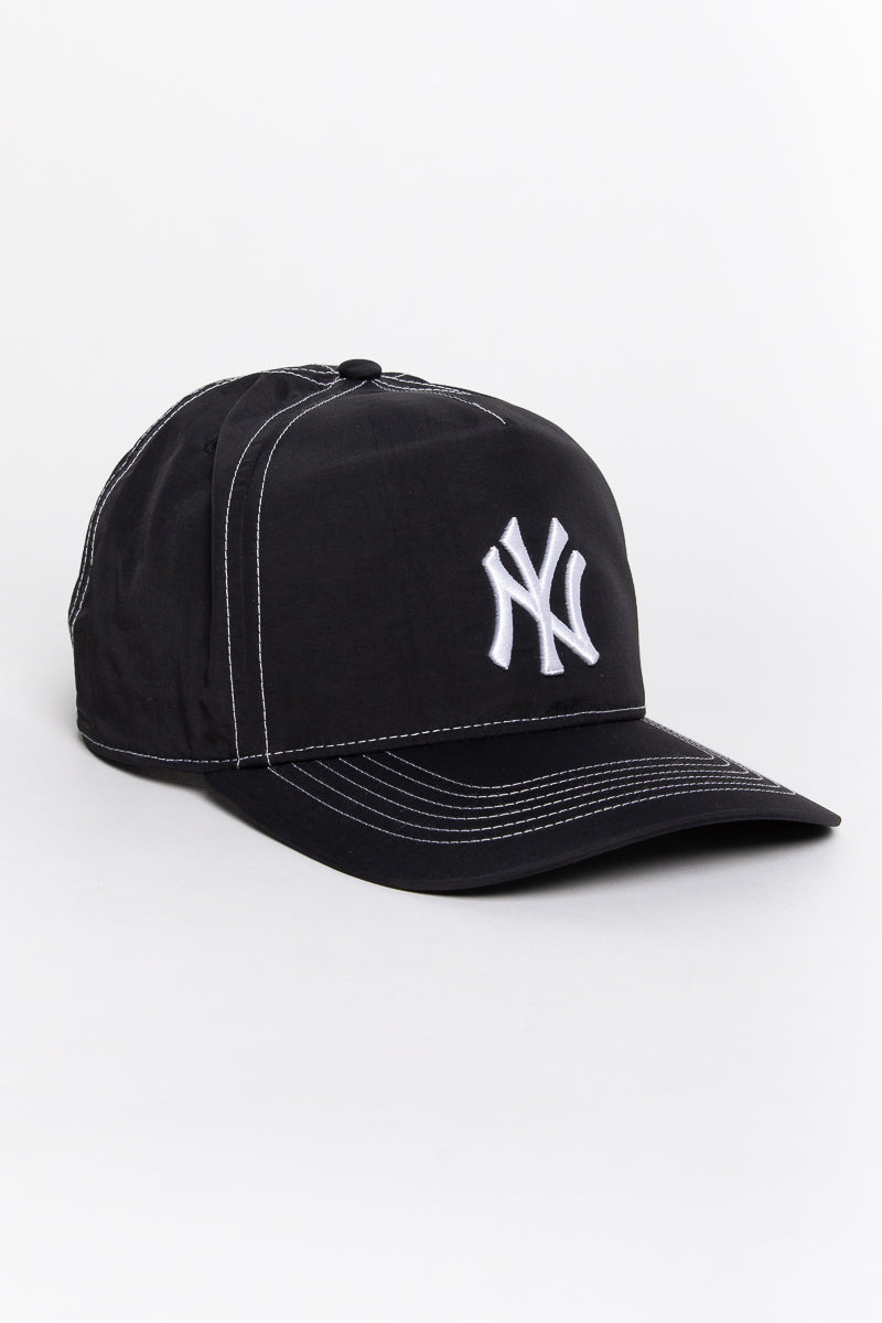 New York Yankees Outskirts Contrast Stitch Hitch Snapback
