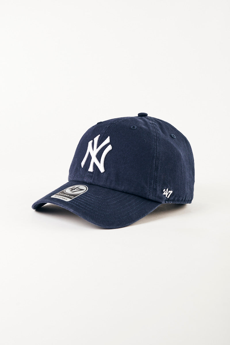 New York Yankees Core Clean Up Strapback Cap in Blue - Mens