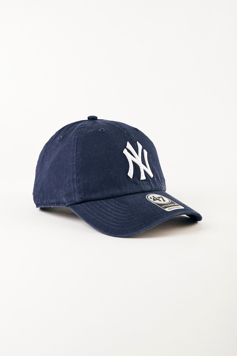New York Yankees Core Clean Up Strapback Cap in Blue - Mens