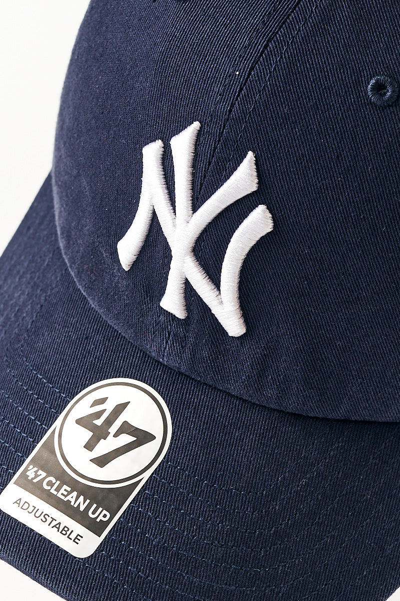 New York Yankees Core Clean Up Strapback Cap in Blue - Mens