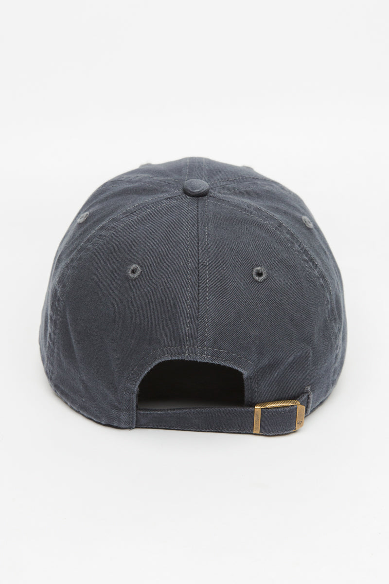 New York Yankees Vintage Clean Up Strapback Cap in Faded Navy Blue - Mens