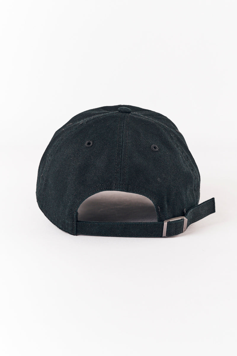 Base Runner '47 Clean Up Strapback Cap in Black - Mens