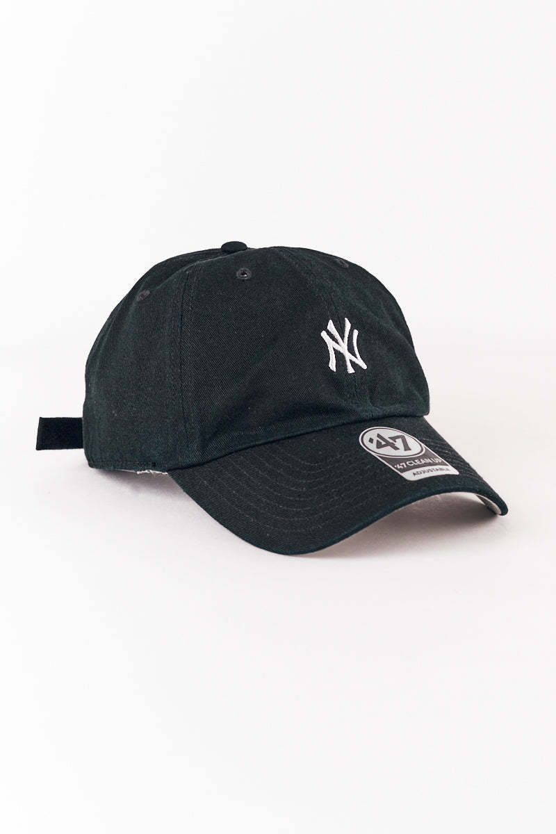 Base Runner '47 Clean Up Strapback Cap in Black - Womens