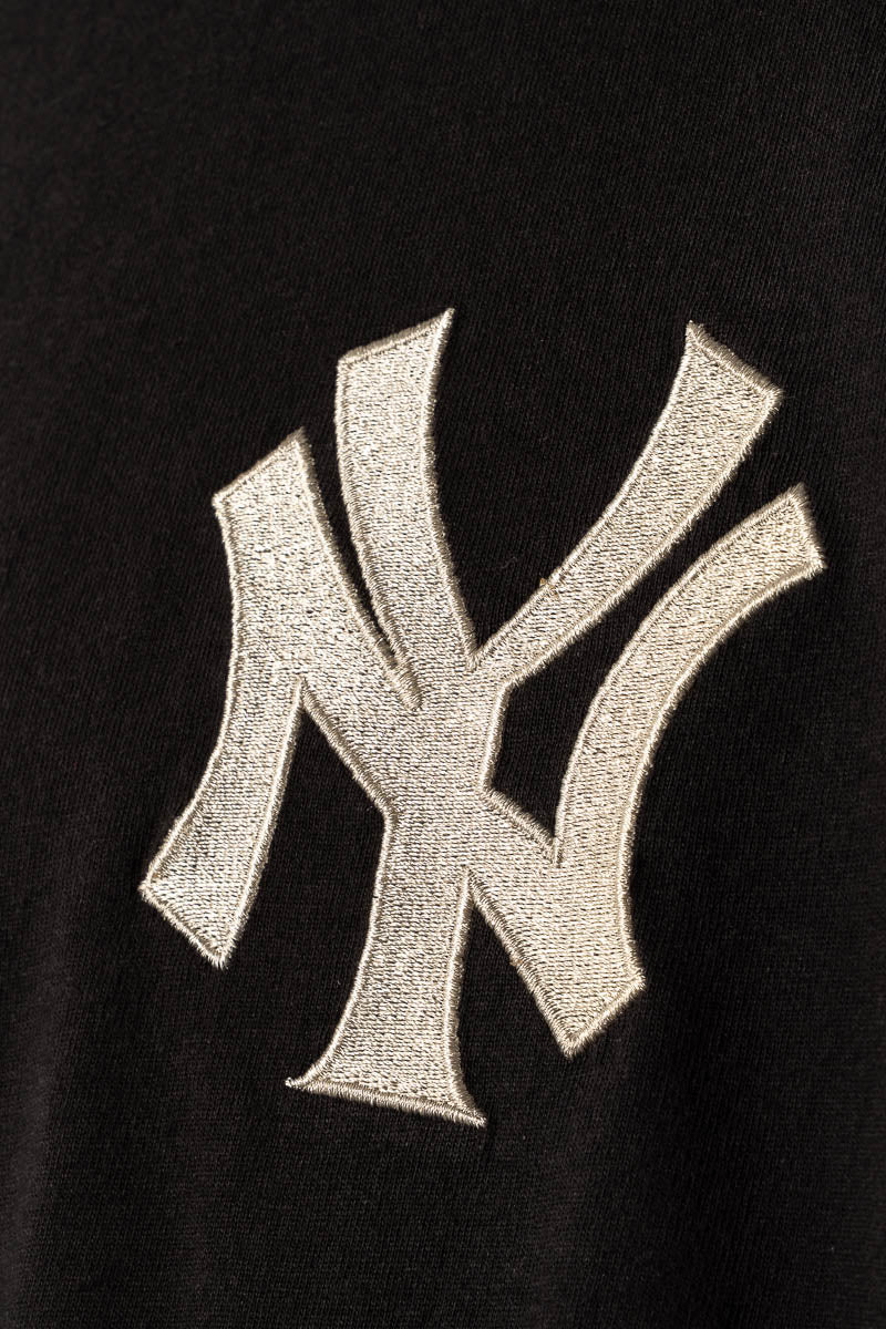 NY Yankees Script Layer Long-Sleeve Tee