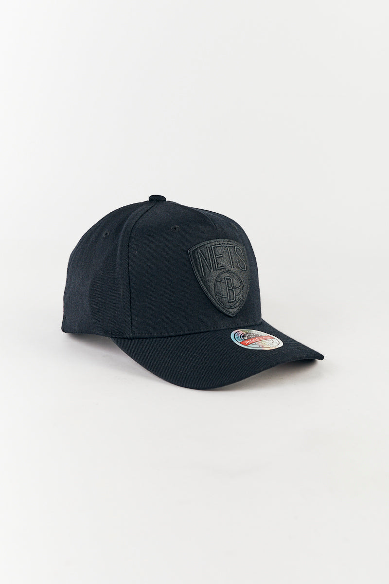 Brooklyn Nets Team Logo Pinch Panel Cap in Black/Black