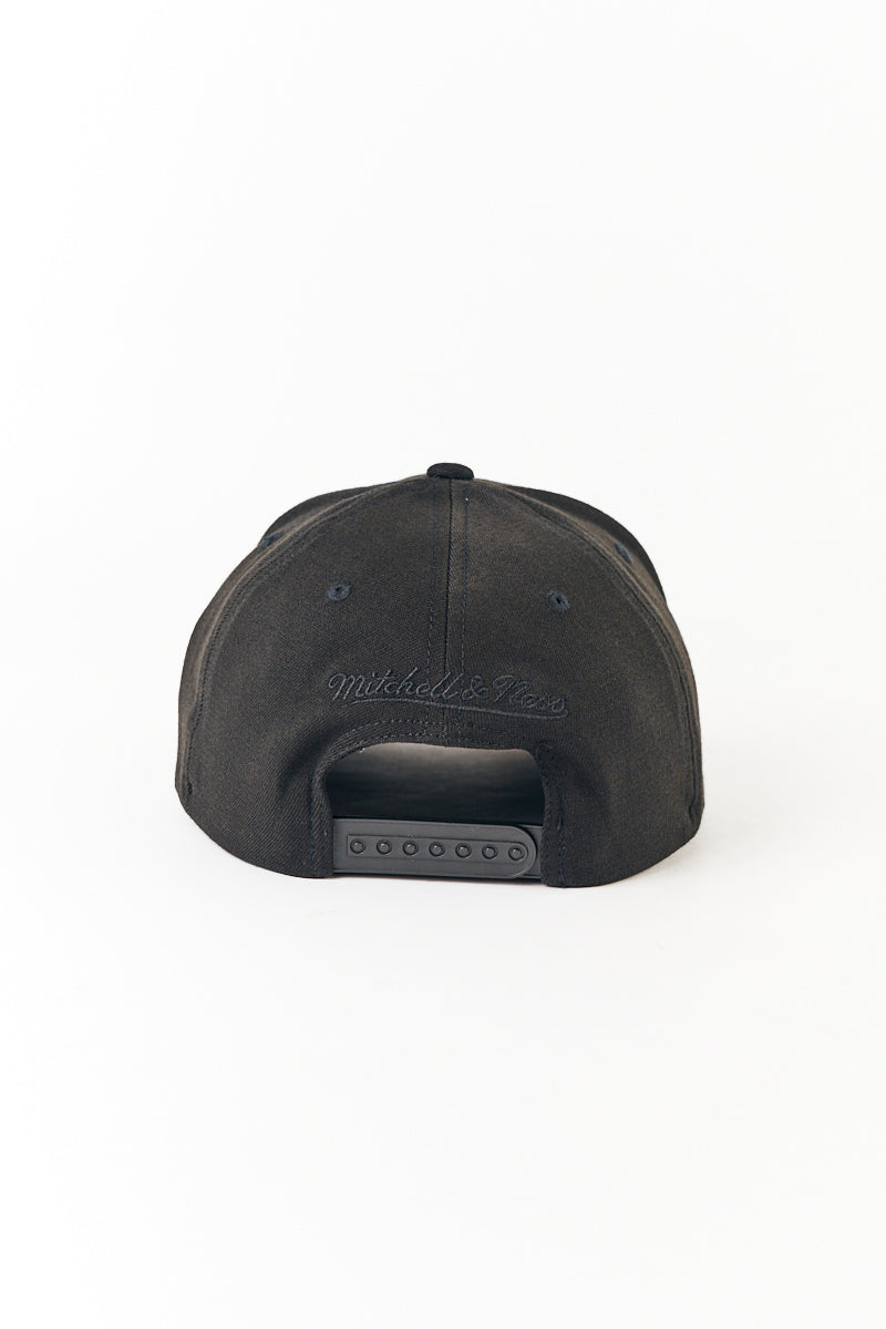 Brooklyn Nets Classic Red Team Logo Pinch Panel in Black/White