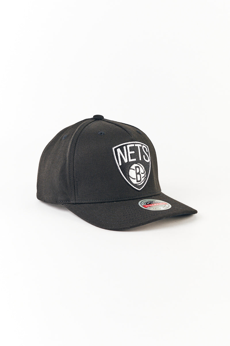 Brooklyn Nets Classic Red Team Logo Pinch Panel in Black/White
