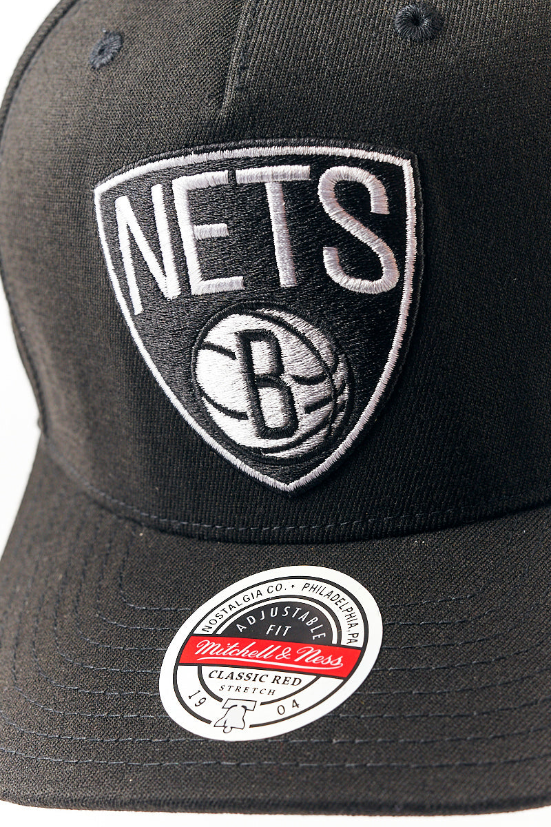 Brooklyn Nets Classic Red Team Logo Pinch Panel in Black/White
