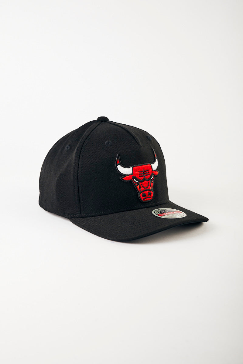 Chicago Bulls Team Colours Pinch Panel Snapback Cap Red/Black