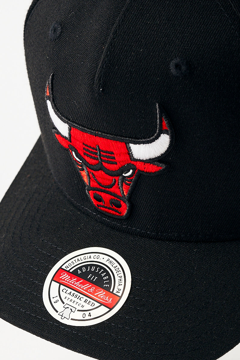 Chicago Bulls Team Colours Pinch Panel Snapback Cap Red/Black