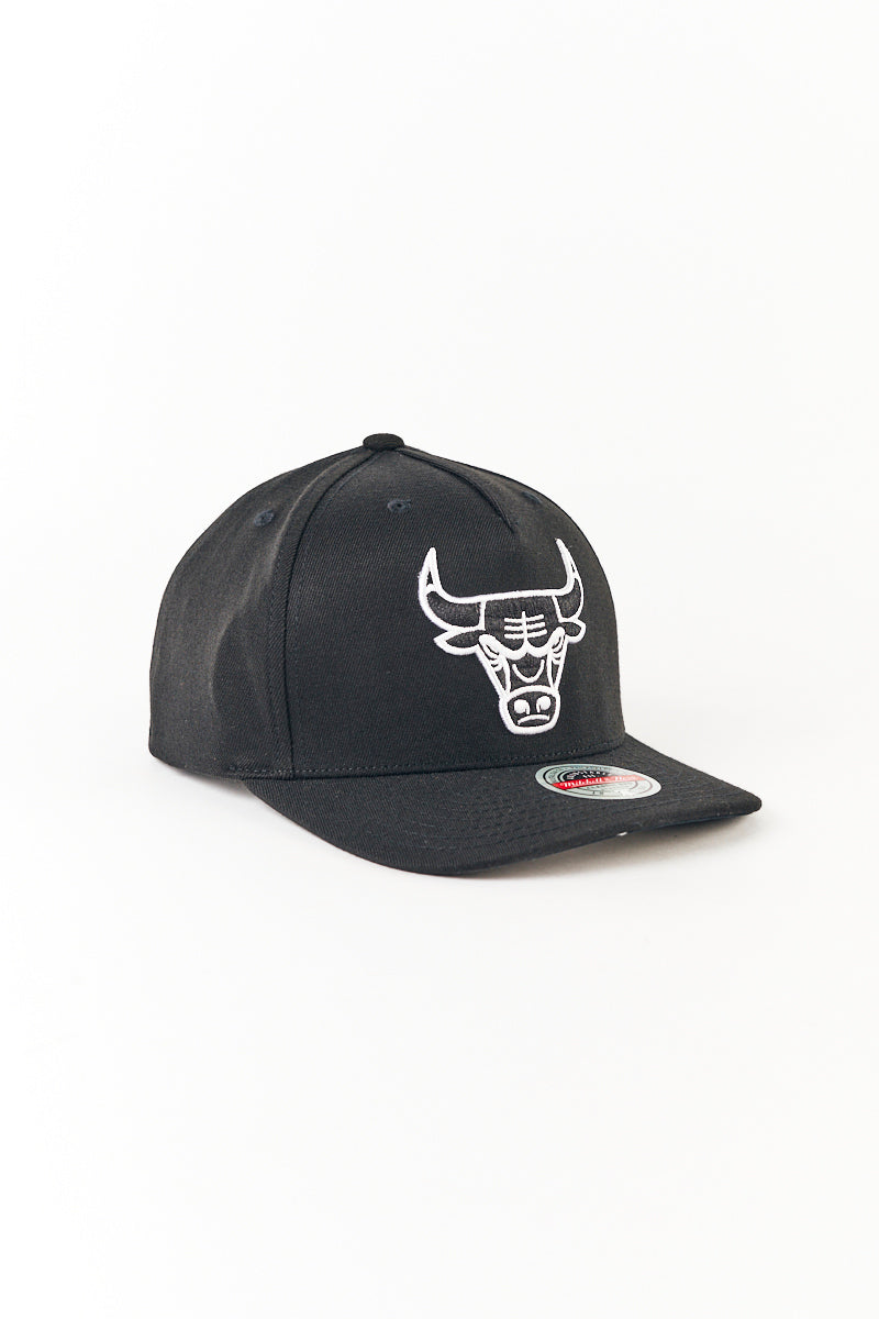 Chicago Bulls Team Colours Pinch Panel Snapback Cap White/Black