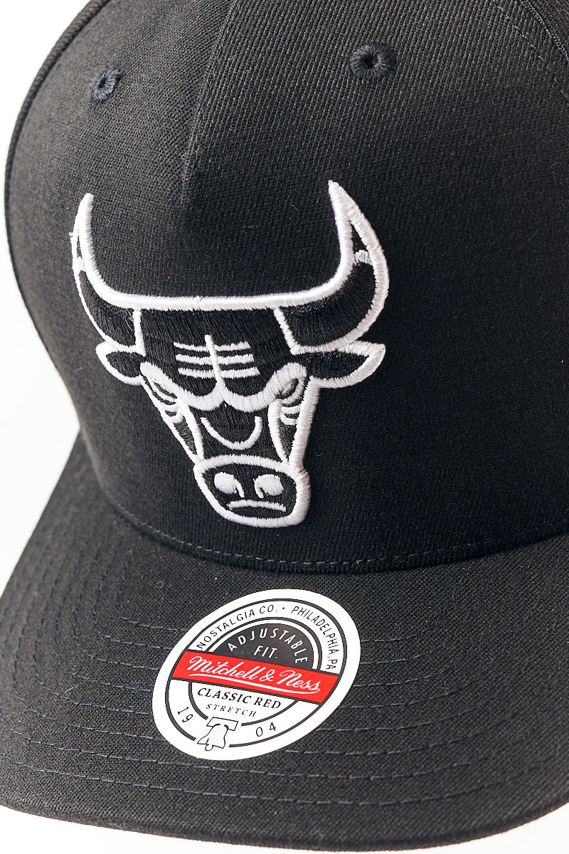 Chicago Bulls Team Colours Pinch Panel Snapback Cap White/Black