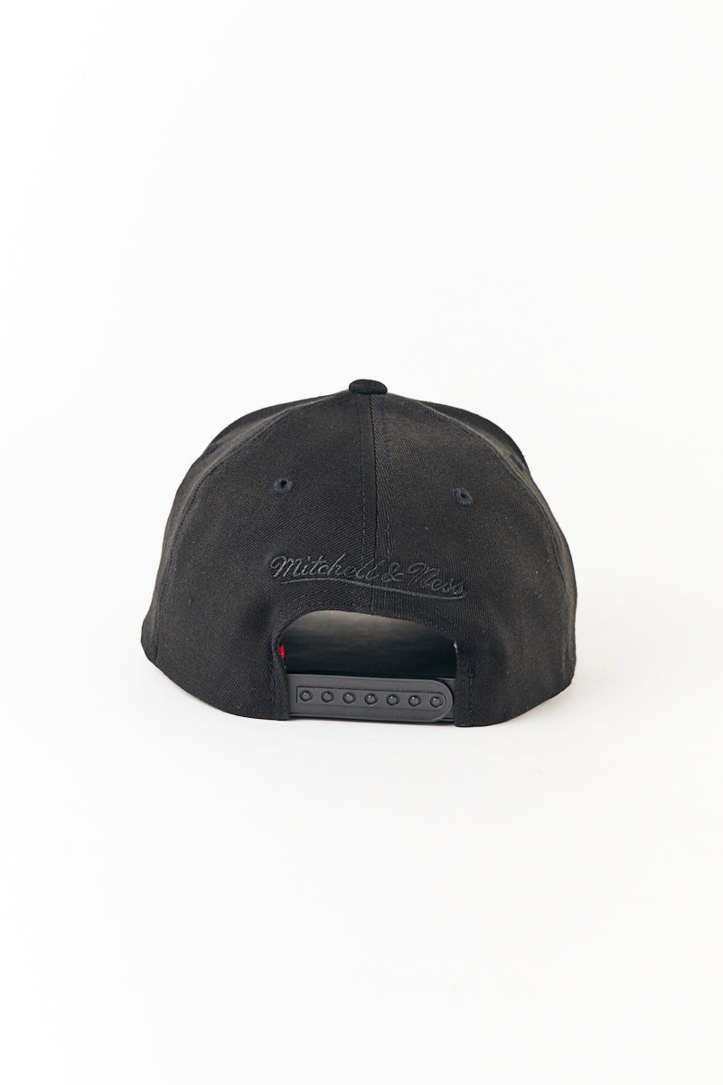 New Orleans Pelicans Classic Red Team Logo Pinch Panel in Black