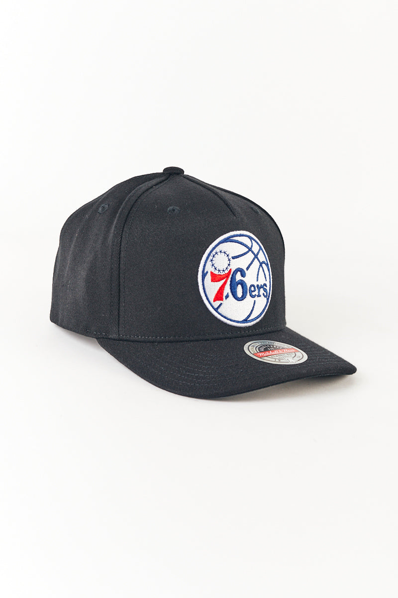 Philadelphia 76ers Classic Red Team Logo Pinch Panel in Black