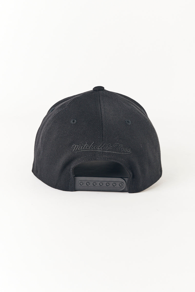 Philadelphia 76ers Classic Red Team Logo Pinch Panel Cap in Black/White